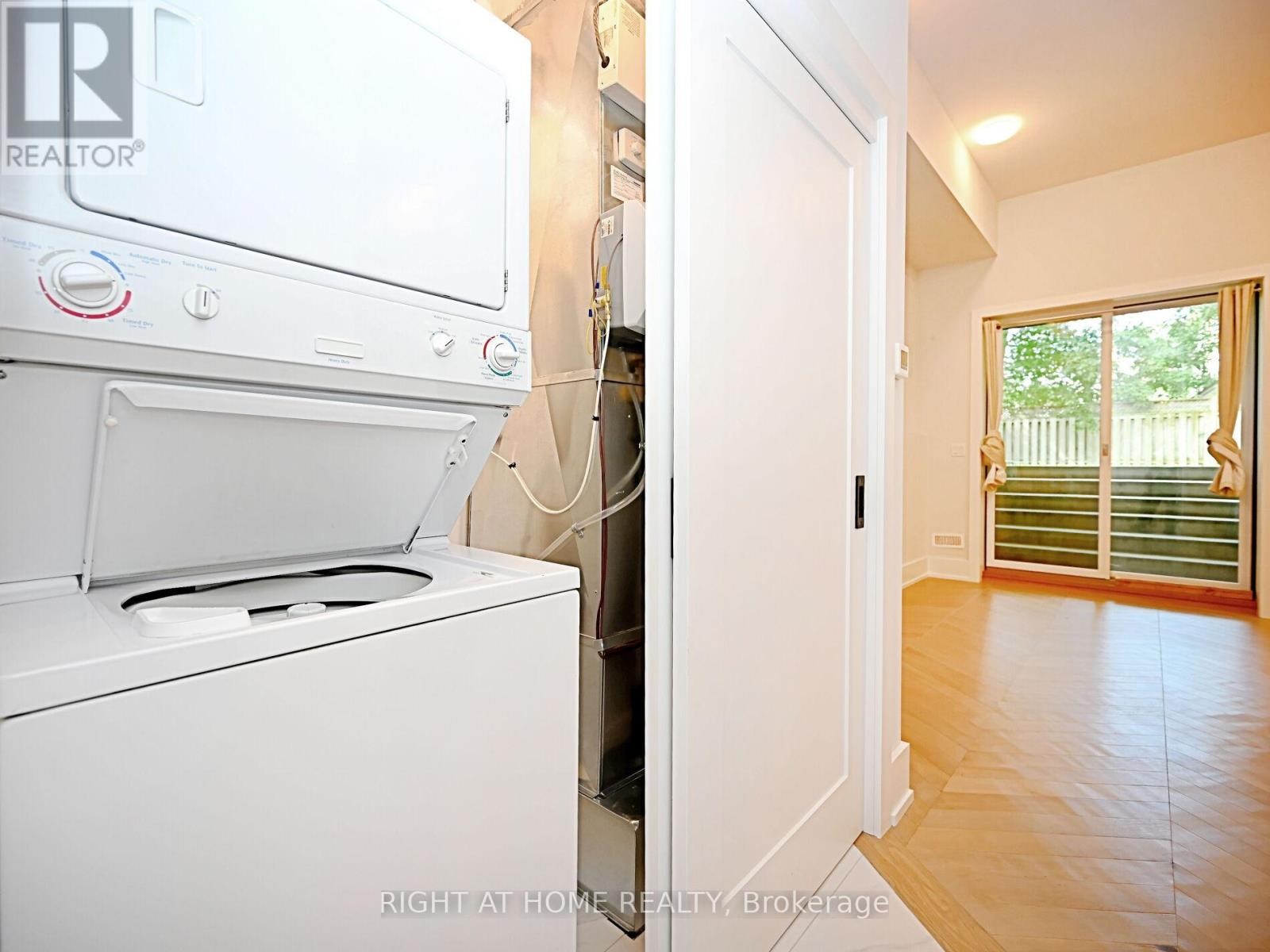 












50B WOODLAWN AVENUE

,
Mississauga (Port Credit),




Ontario
L5G3K6

