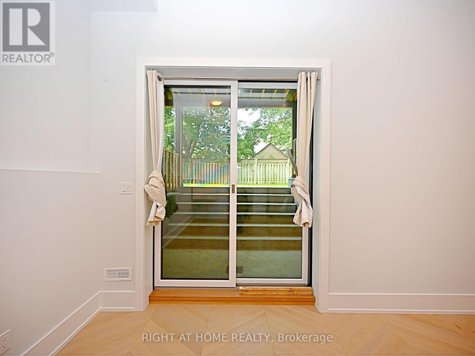 












50B WOODLAWN AVENUE

,
Mississauga (Port Credit),




Ontario
L5G3K6

