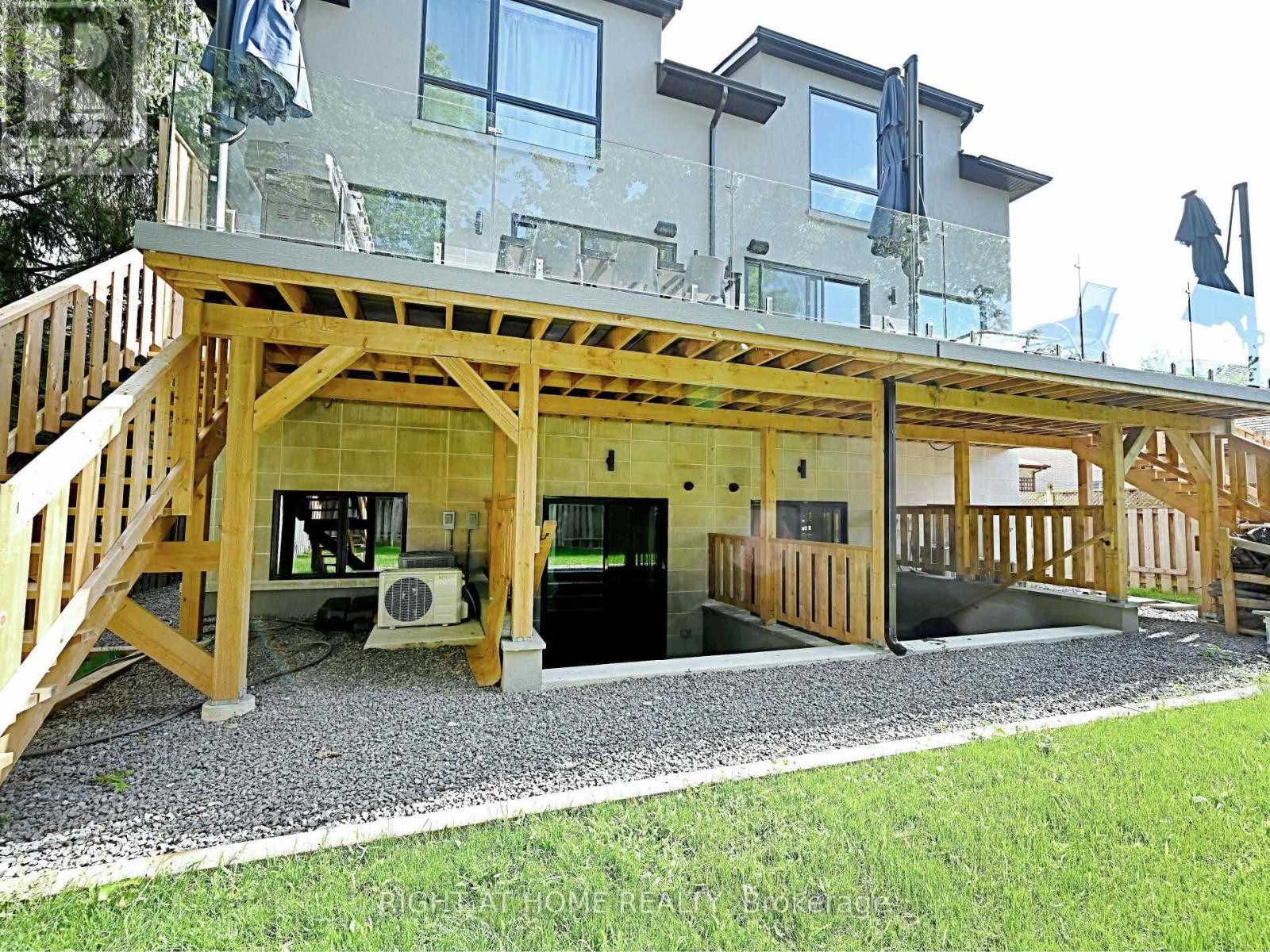 












50B WOODLAWN AVENUE

,
Mississauga (Port Credit),




Ontario
L5G3K6

