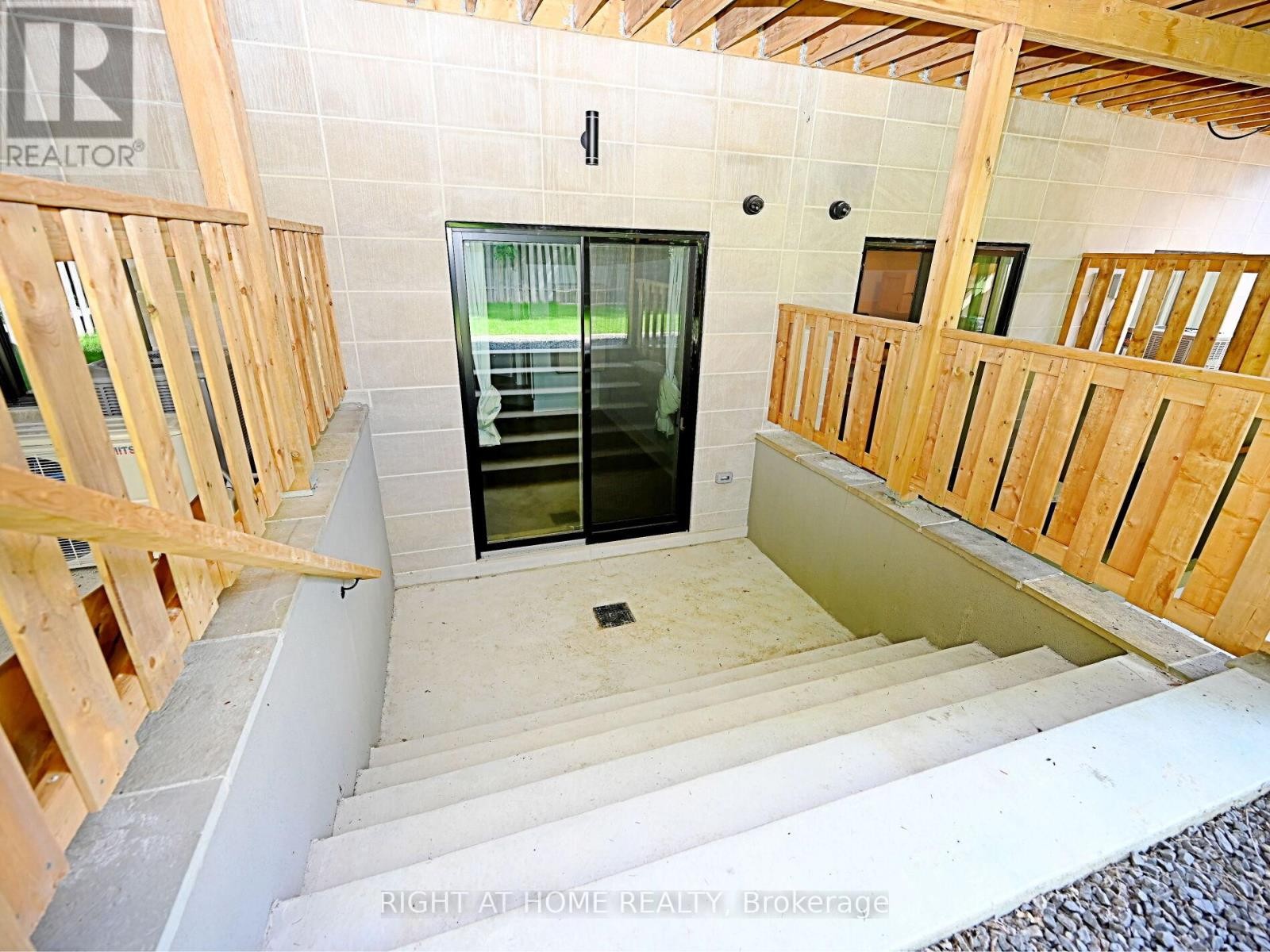 












50B WOODLAWN AVENUE

,
Mississauga (Port Credit),




Ontario
L5G3K6

