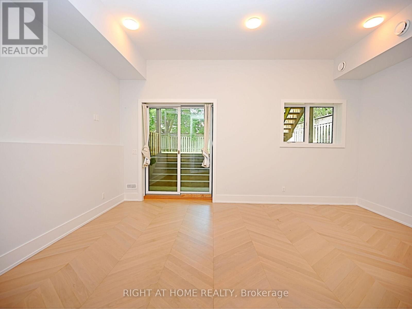 












50B WOODLAWN AVENUE

,
Mississauga (Port Credit),




Ontario
L5G3K6

