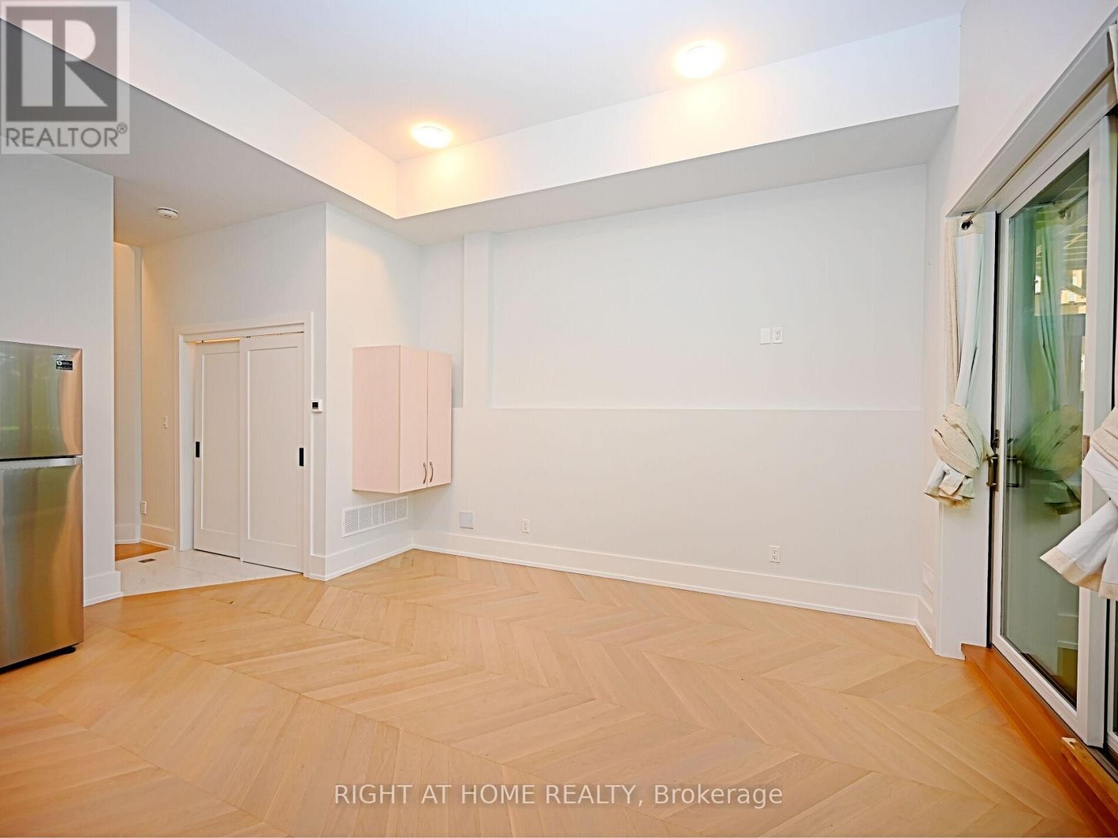 












50B WOODLAWN AVENUE

,
Mississauga (Port Credit),




Ontario
L5G3K6

