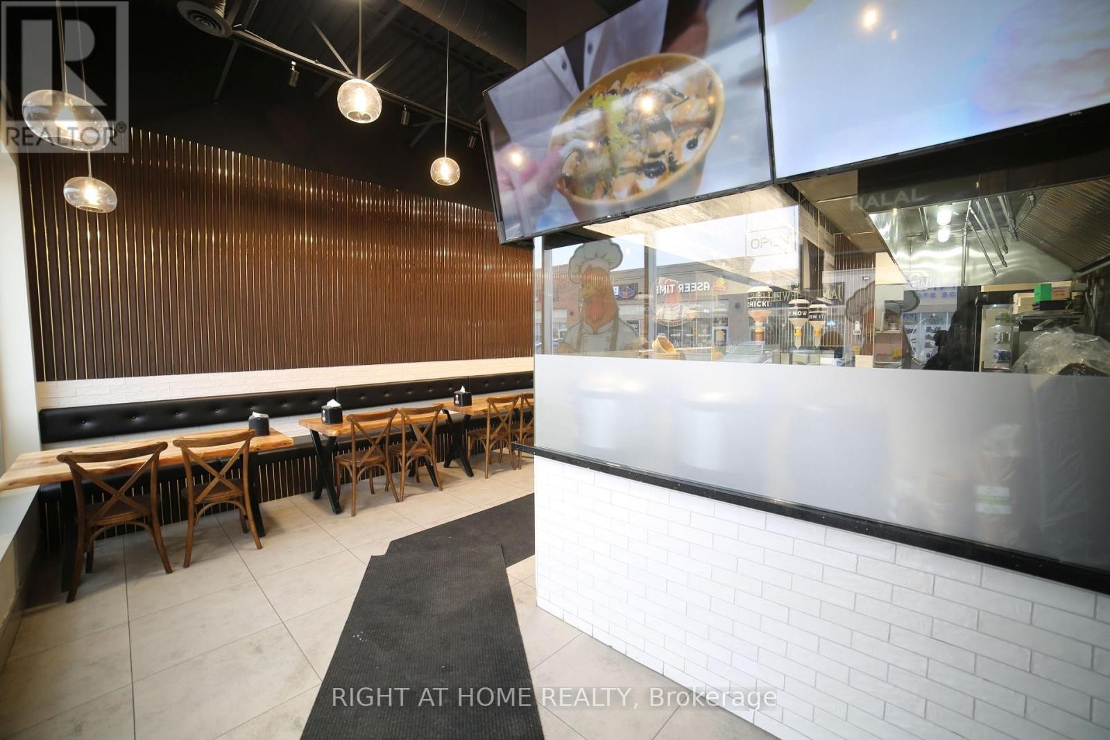 












25 - 3460 PLATINUM DRIVE

,
Mississauga (Churchill Meadows),




Ontario
L5M7N4

