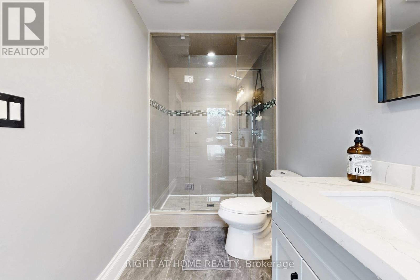 












129 MEADOWBANK ROAD

,
Toronto (Islington-City Centre West),




Ontario
M9B5E2

