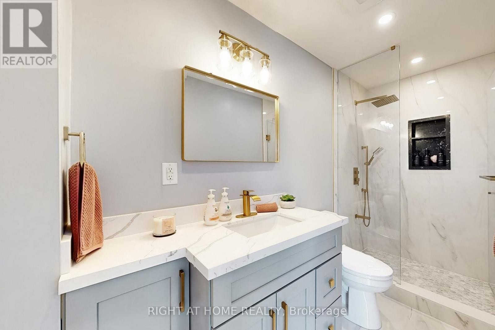 












129 MEADOWBANK ROAD

,
Toronto (Islington-City Centre West),




Ontario
M9B5E2

