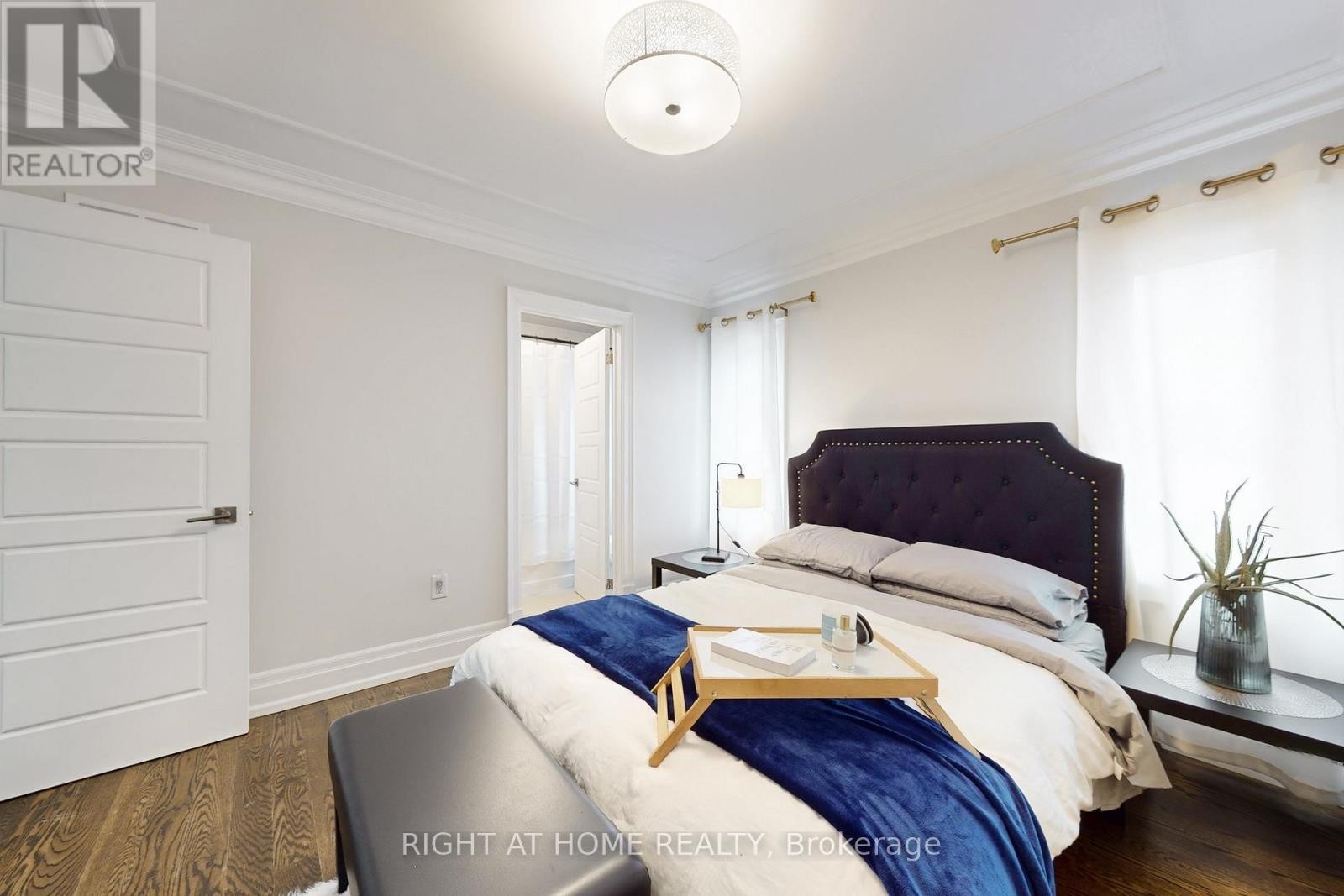 












129 MEADOWBANK ROAD

,
Toronto (Islington-City Centre West),




Ontario
M9B5E2

