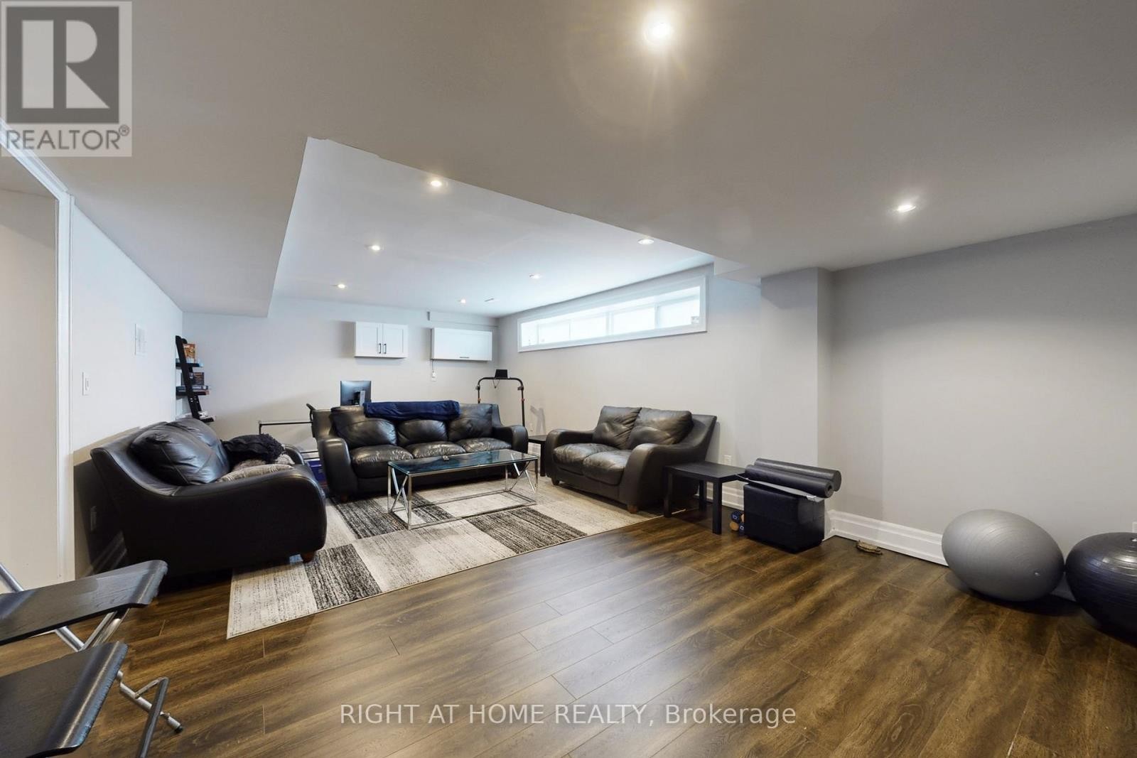 












129 MEADOWBANK ROAD

,
Toronto (Islington-City Centre West),




Ontario
M9B5E2

