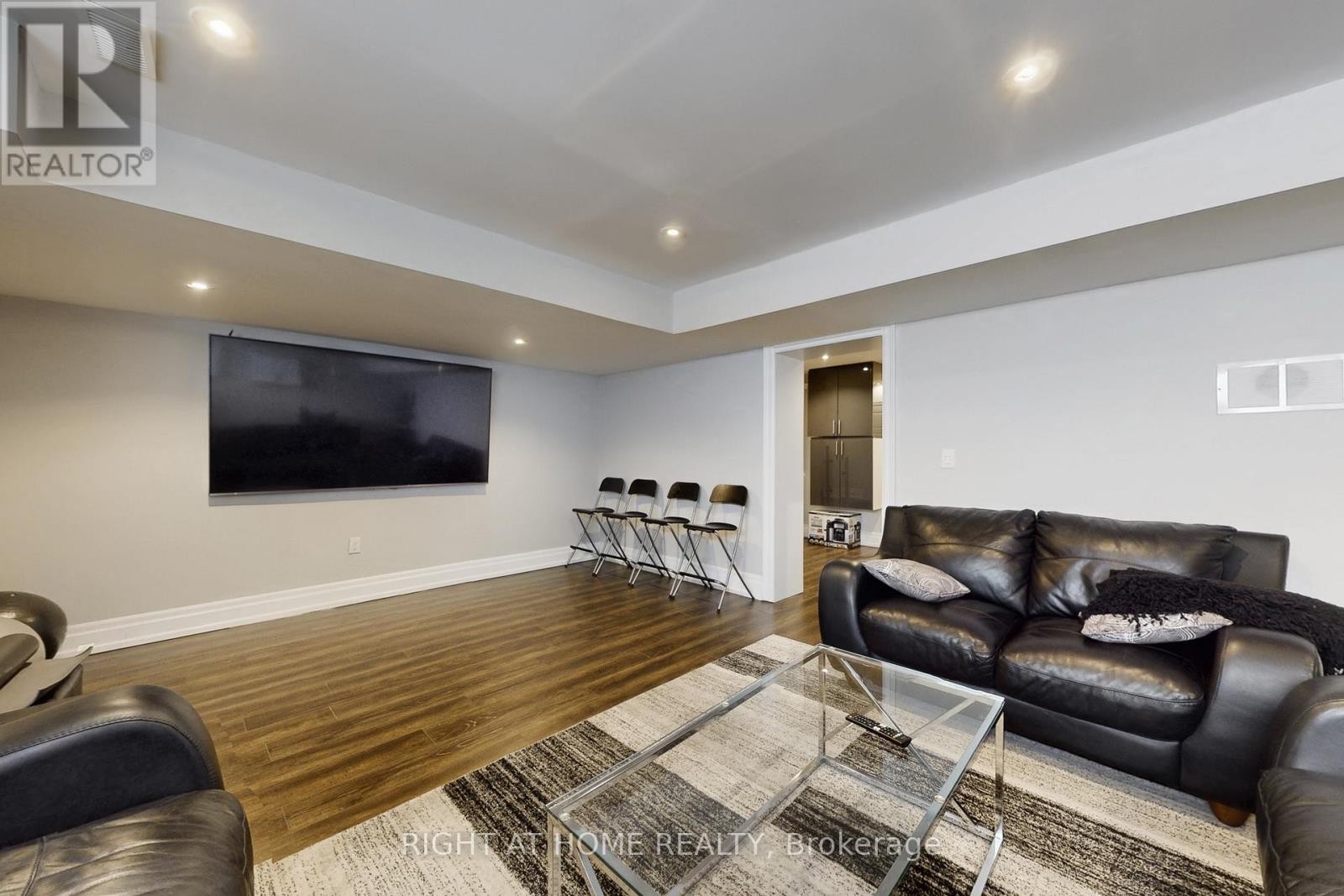 












129 MEADOWBANK ROAD

,
Toronto (Islington-City Centre West),




Ontario
M9B5E2

