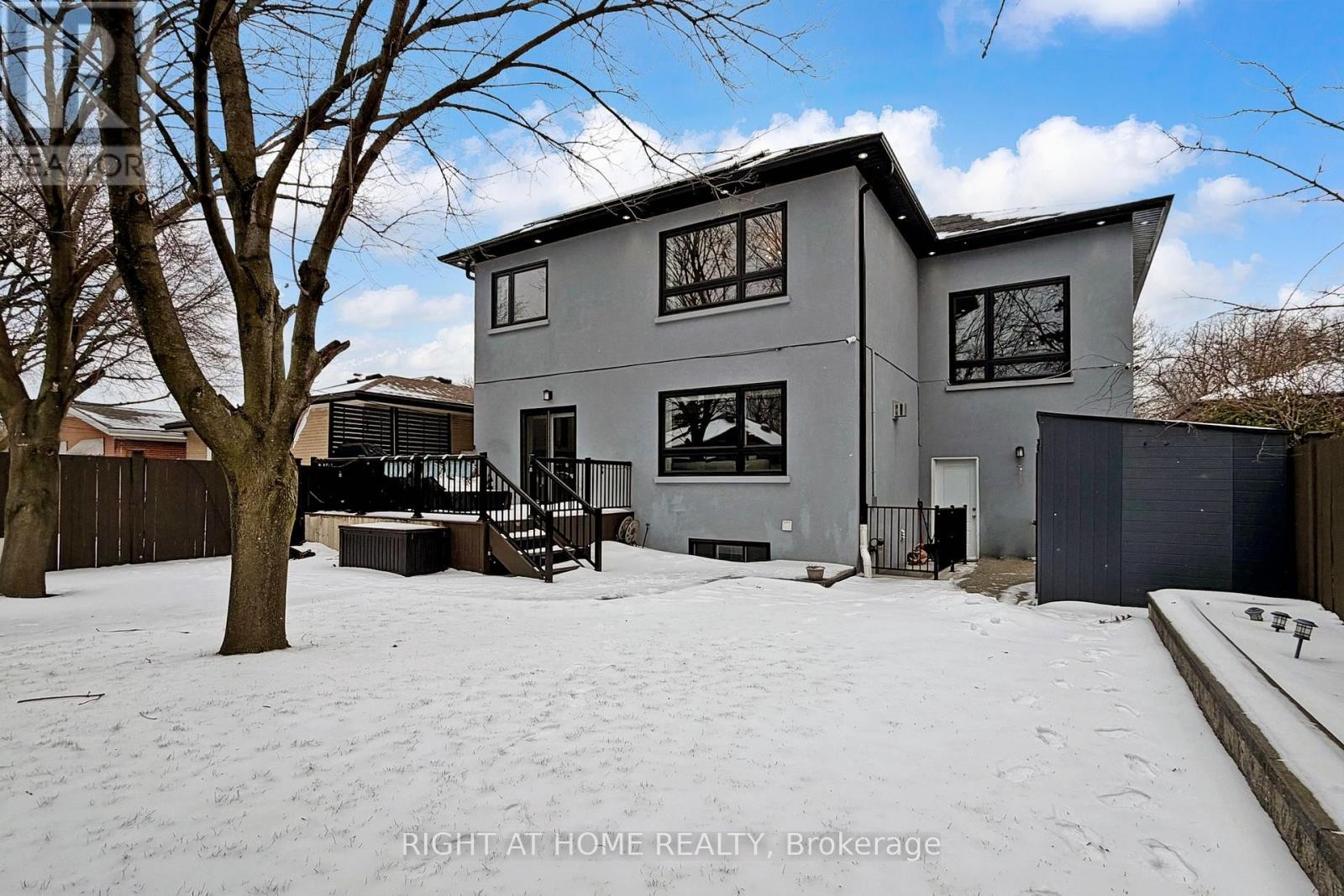 












129 MEADOWBANK ROAD

,
Toronto (Islington-City Centre West),




Ontario
M9B5E2

