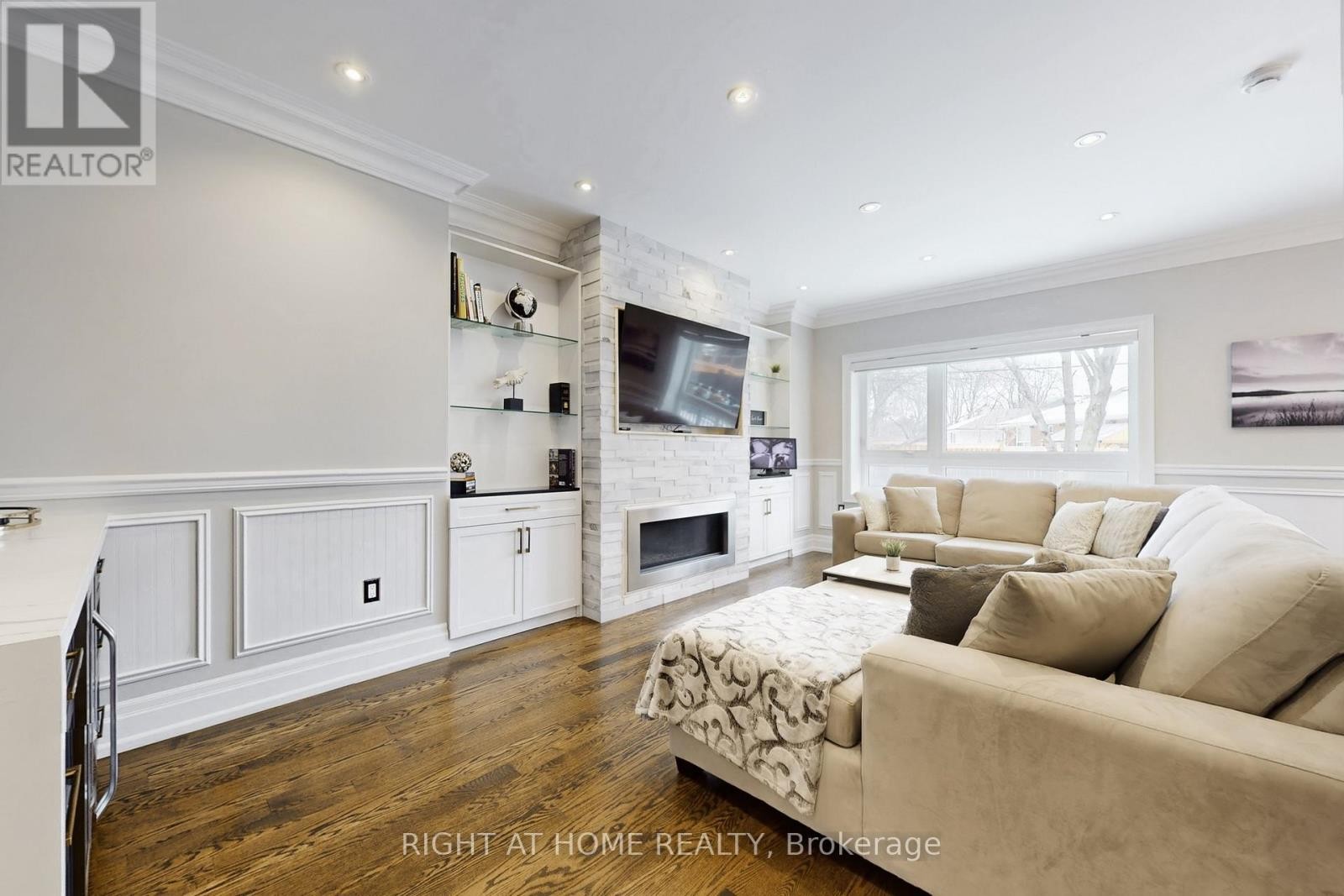 












129 MEADOWBANK ROAD

,
Toronto (Islington-City Centre West),




Ontario
M9B5E2

