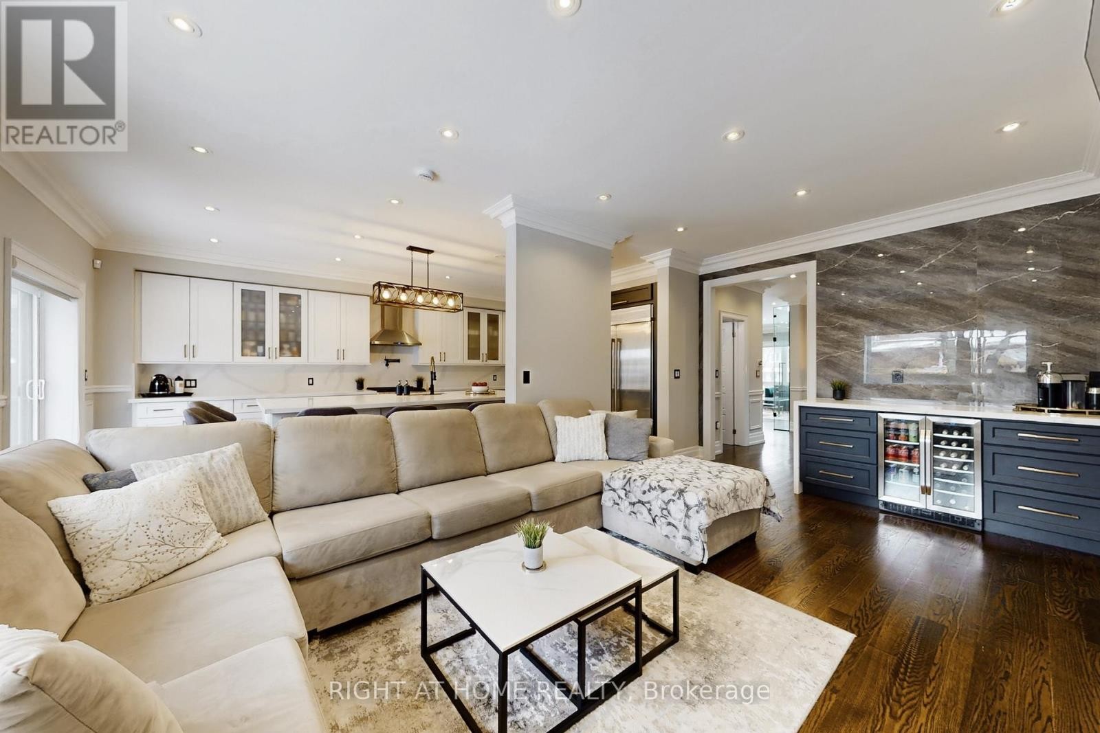 












129 MEADOWBANK ROAD

,
Toronto (Islington-City Centre West),




Ontario
M9B5E2

