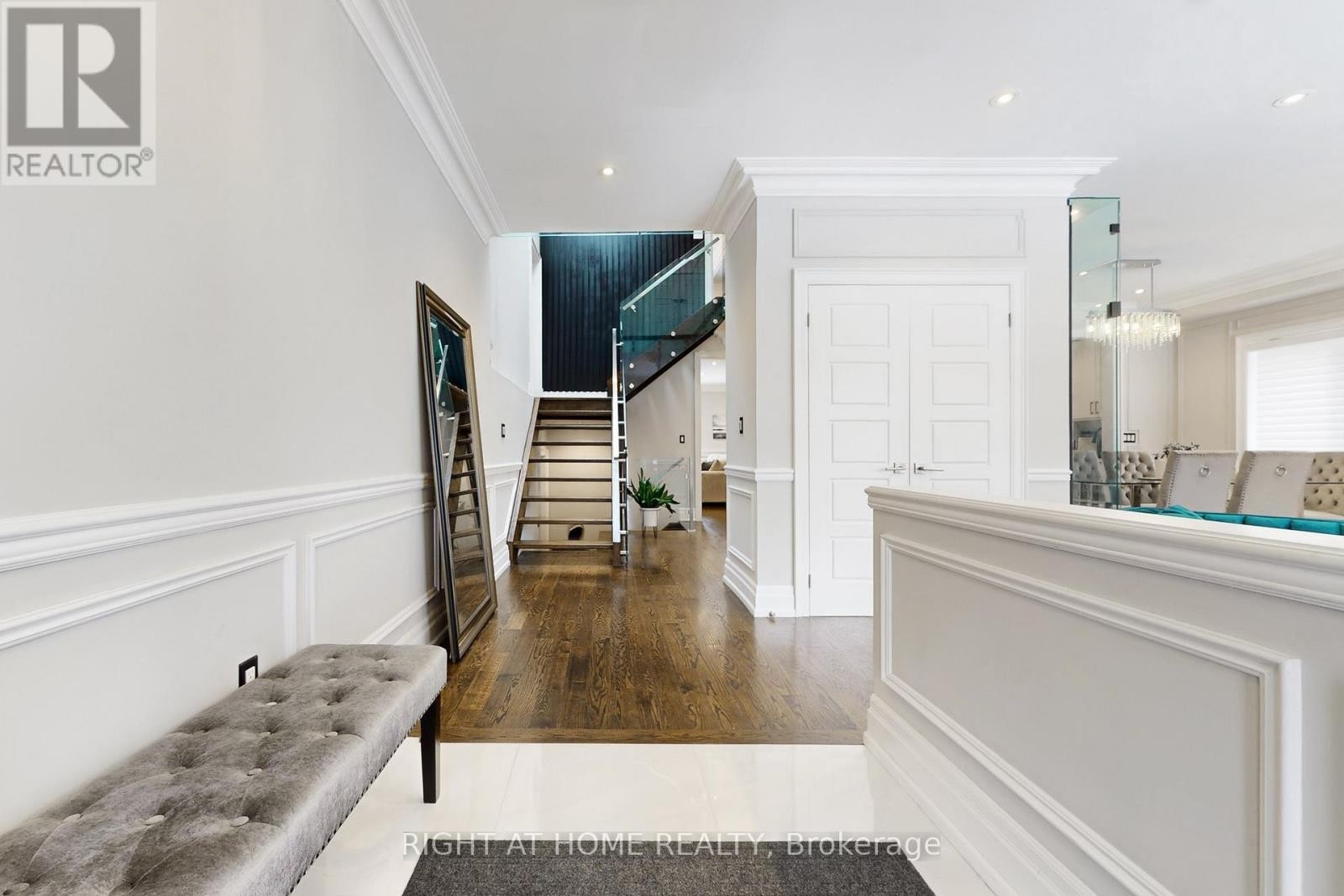 












129 MEADOWBANK ROAD

,
Toronto (Islington-City Centre West),




Ontario
M9B5E2

