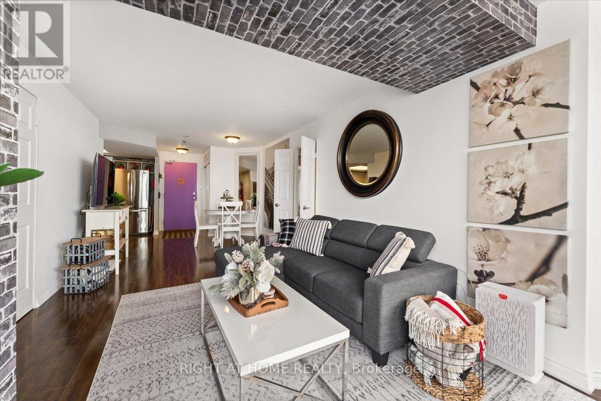 












1105 - 4450 TUCANA COURT

,
Mississauga (Hurontario),




Ontario
L5R3R4

