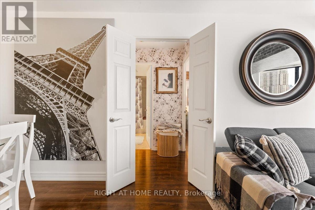 












1105 - 4450 TUCANA COURT

,
Mississauga (Hurontario),




Ontario
L5R3R4

