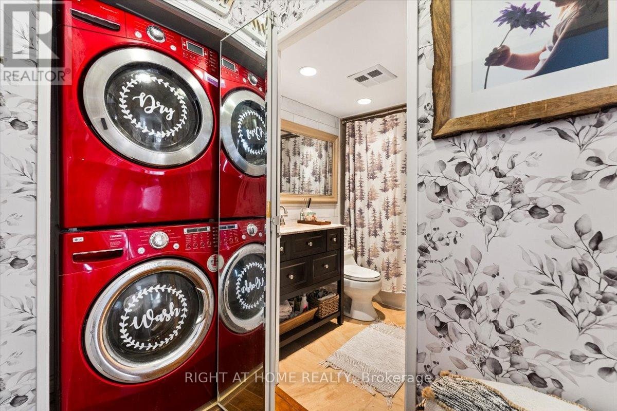 












1105 - 4450 TUCANA COURT

,
Mississauga (Hurontario),




Ontario
L5R3R4

