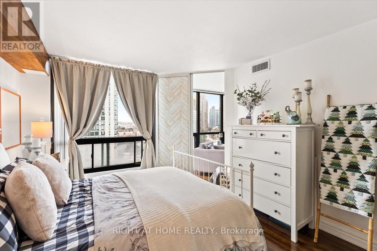 












1105 - 4450 TUCANA COURT

,
Mississauga (Hurontario),




Ontario
L5R3R4

