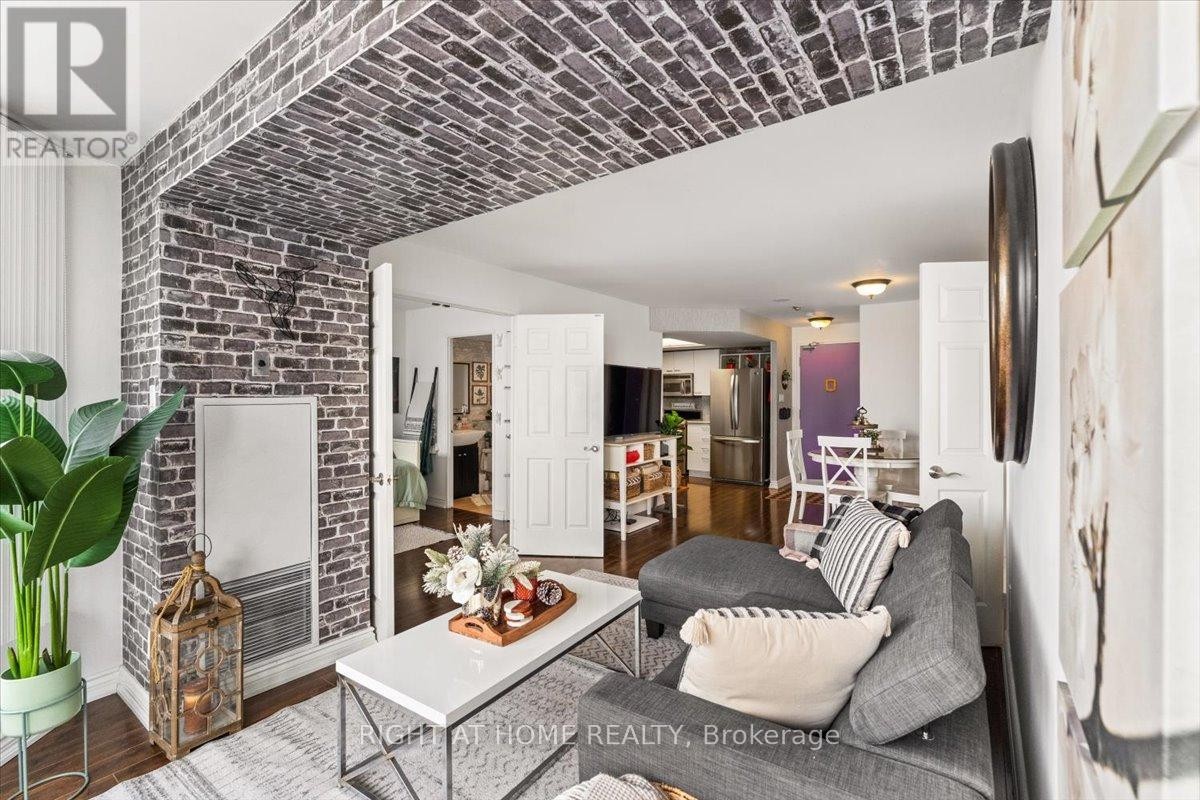 












1105 - 4450 TUCANA COURT

,
Mississauga (Hurontario),




Ontario
L5R3R4

