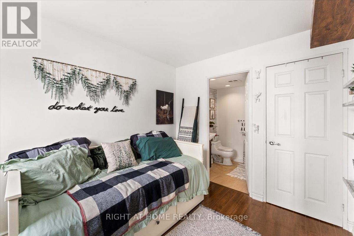 












1105 - 4450 TUCANA COURT

,
Mississauga (Hurontario),




Ontario
L5R3R4

