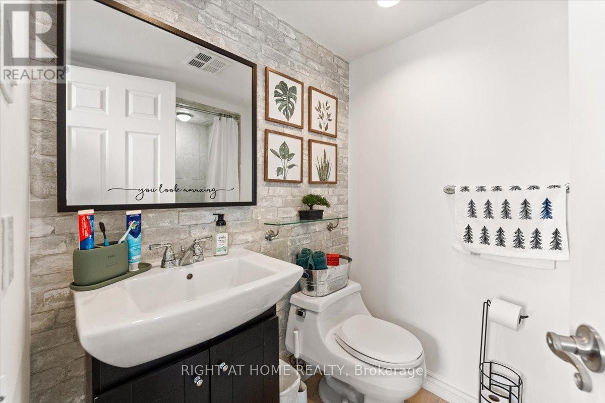 












1105 - 4450 TUCANA COURT

,
Mississauga (Hurontario),




Ontario
L5R3R4

