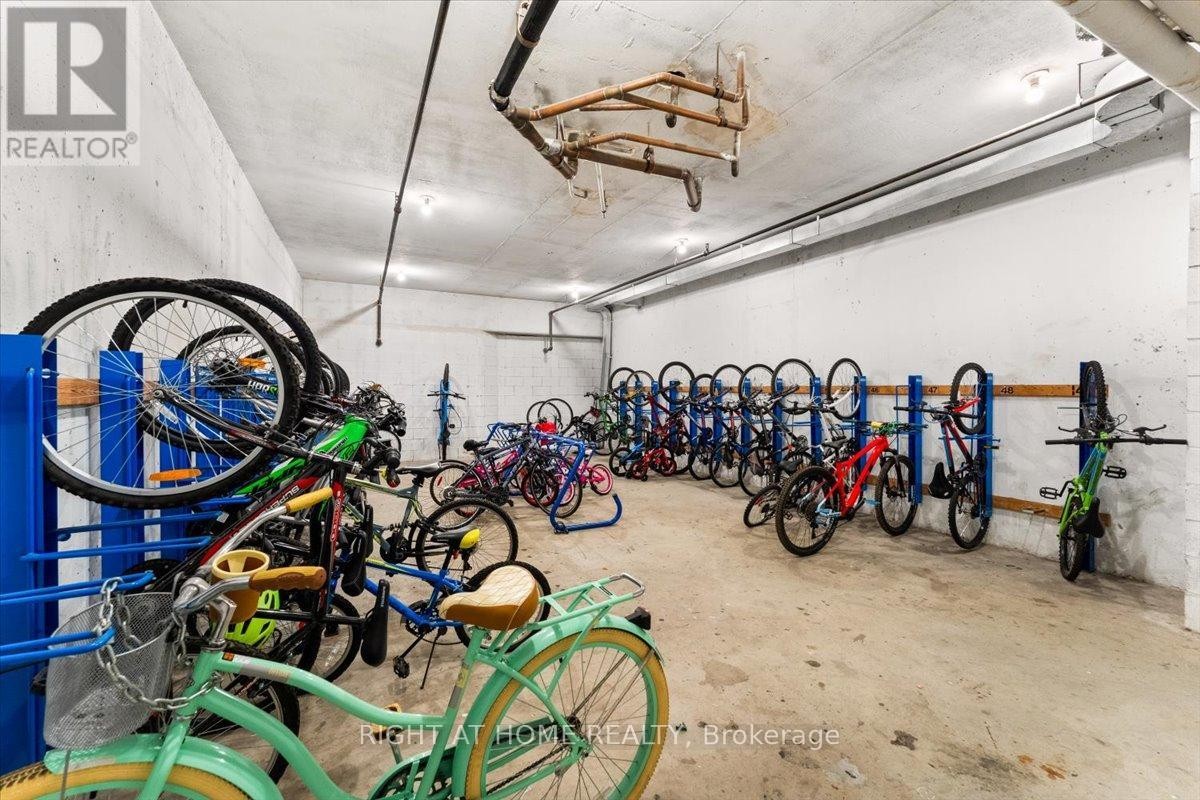 












1105 - 4450 TUCANA COURT

,
Mississauga (Hurontario),




Ontario
L5R3R4

