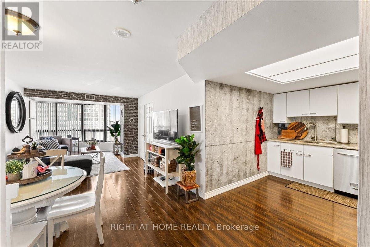 












1105 - 4450 TUCANA COURT

,
Mississauga (Hurontario),




Ontario
L5R3R4

