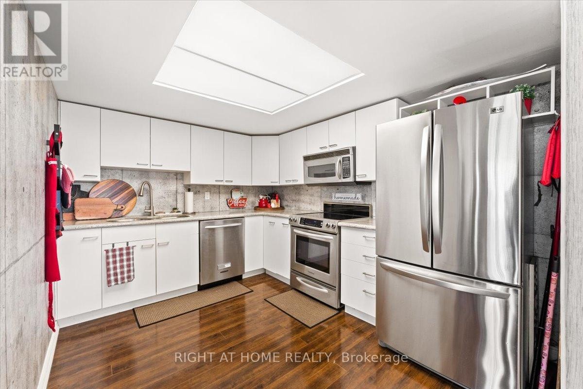 












1105 - 4450 TUCANA COURT

,
Mississauga (Hurontario),




Ontario
L5R3R4

