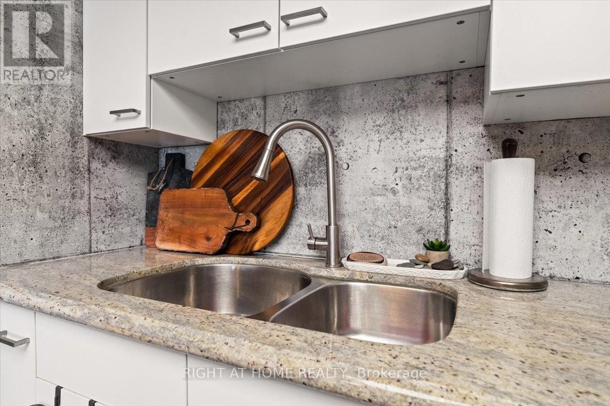 












1105 - 4450 TUCANA COURT

,
Mississauga (Hurontario),




Ontario
L5R3R4

