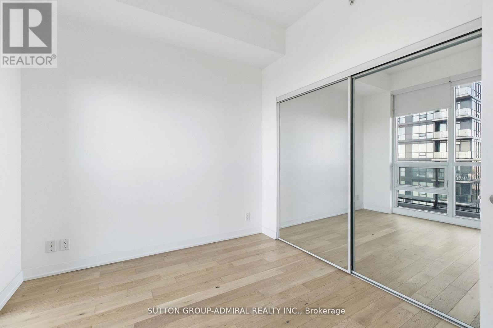 












3010 - 2212 LAKE SHORE BOULEVARD W

,
Toronto (Mimico),




Ontario
M8V0C2

