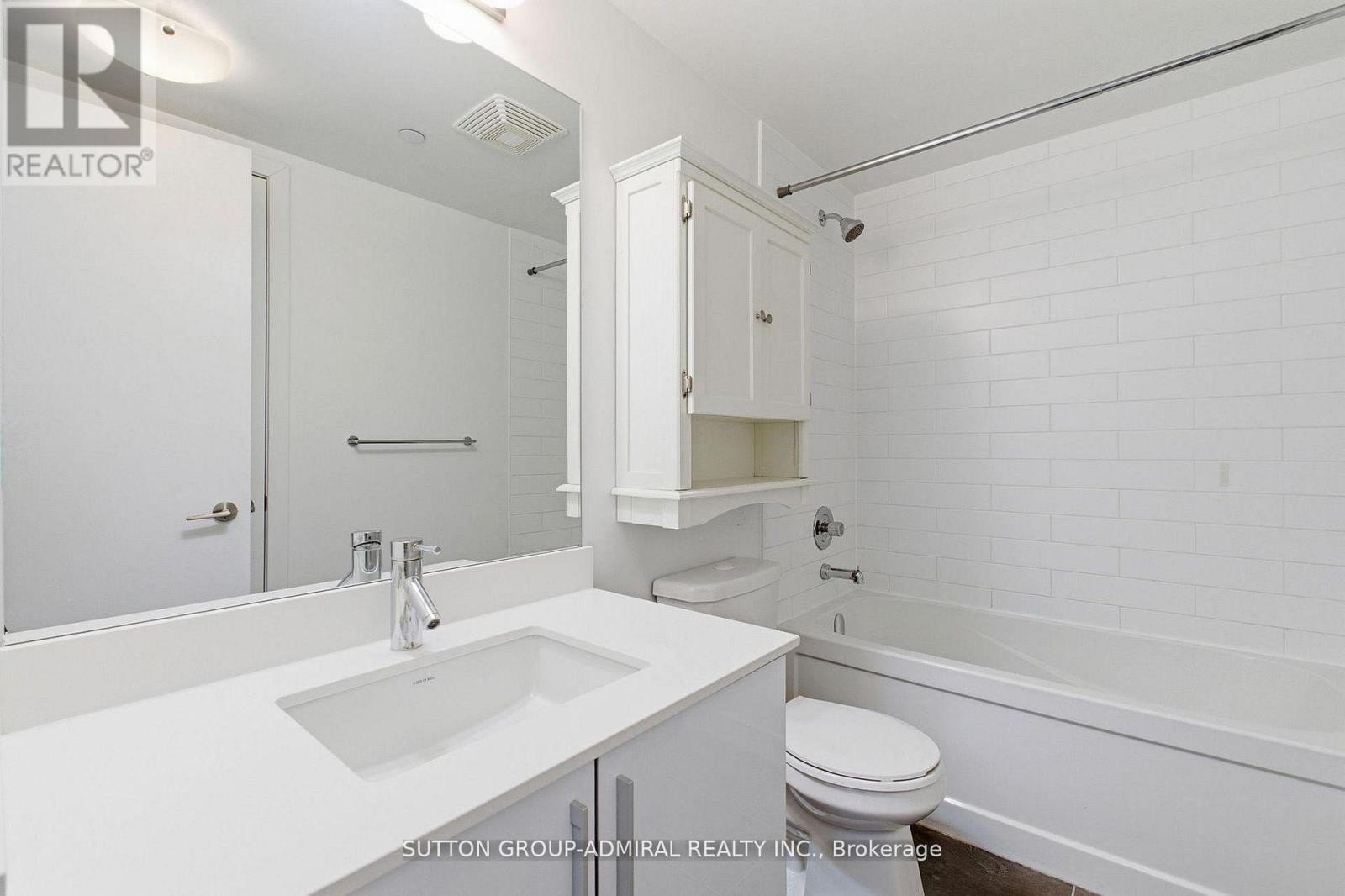 












3010 - 2212 LAKE SHORE BOULEVARD W

,
Toronto (Mimico),




Ontario
M8V0C2

