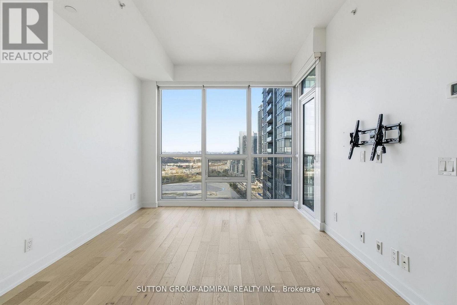 












3010 - 2212 LAKE SHORE BOULEVARD W

,
Toronto (Mimico),




Ontario
M8V0C2

