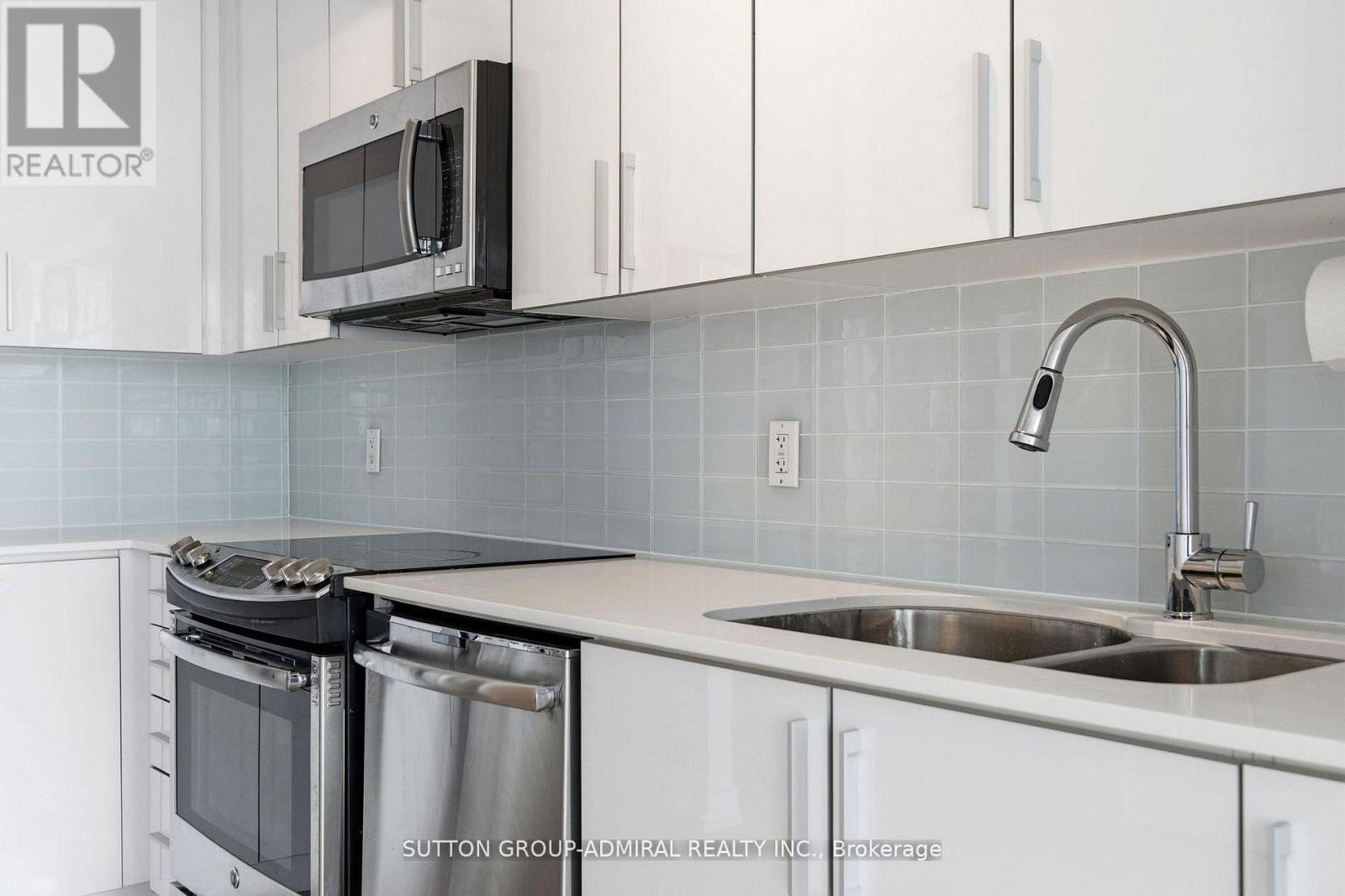 












3010 - 2212 LAKE SHORE BOULEVARD W

,
Toronto (Mimico),




Ontario
M8V0C2

