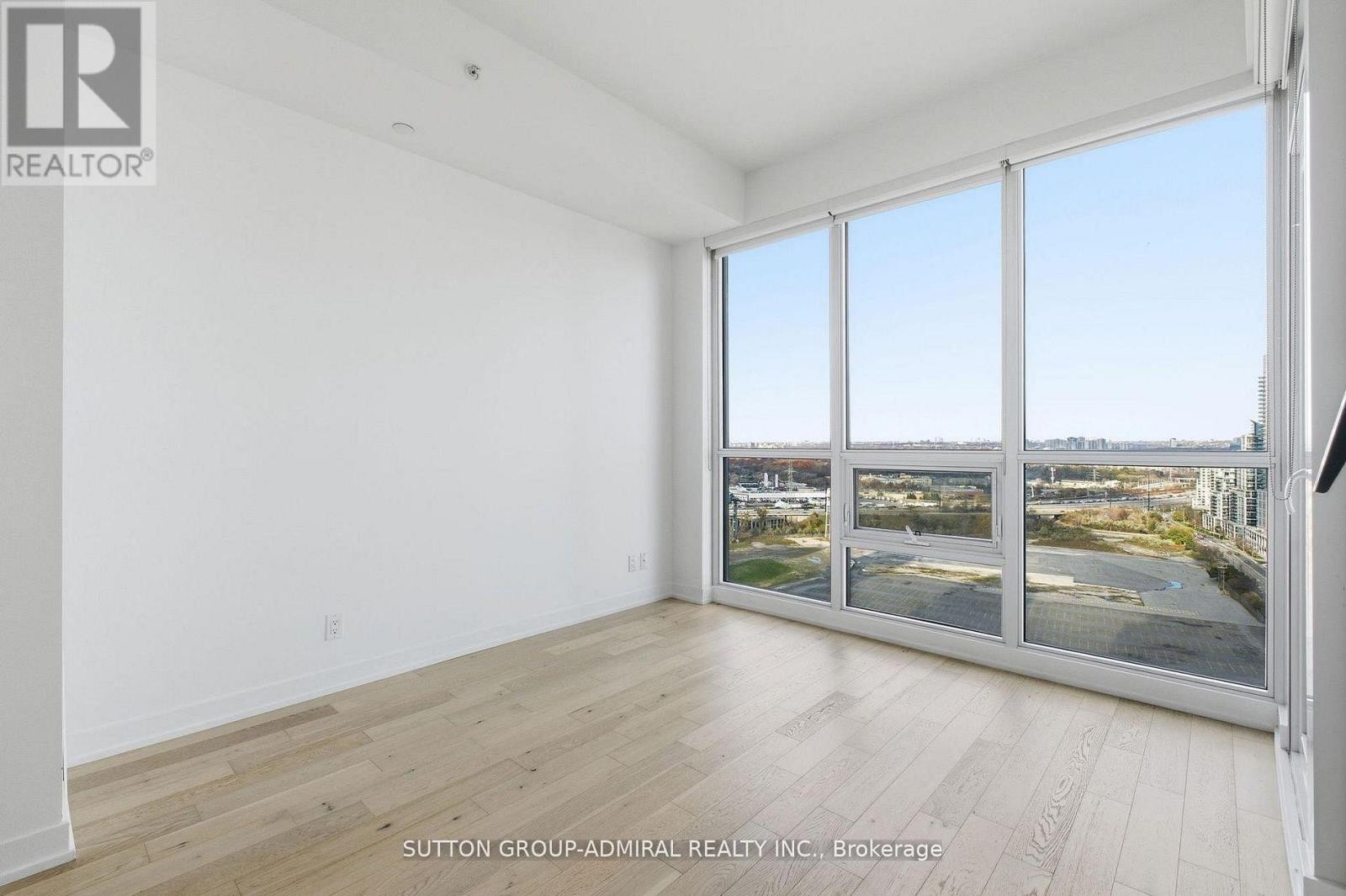 












3010 - 2212 LAKE SHORE BOULEVARD W

,
Toronto (Mimico),




Ontario
M8V0C2

