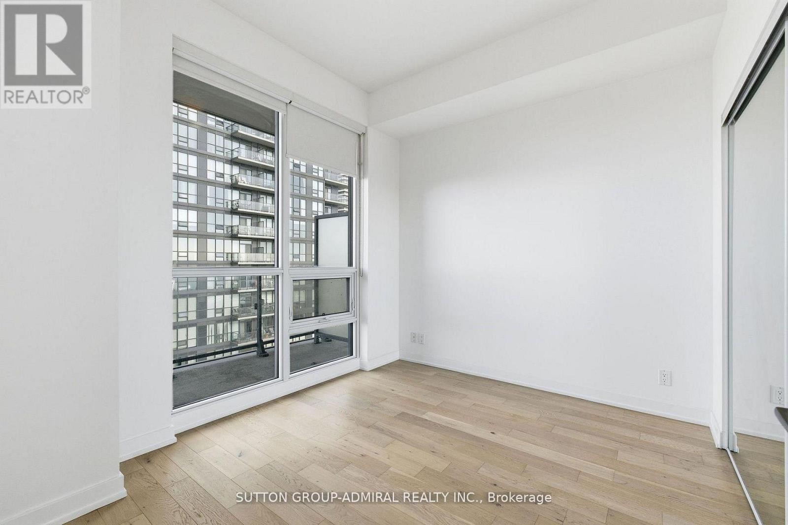 












3010 - 2212 LAKE SHORE BOULEVARD W

,
Toronto (Mimico),




Ontario
M8V0C2

