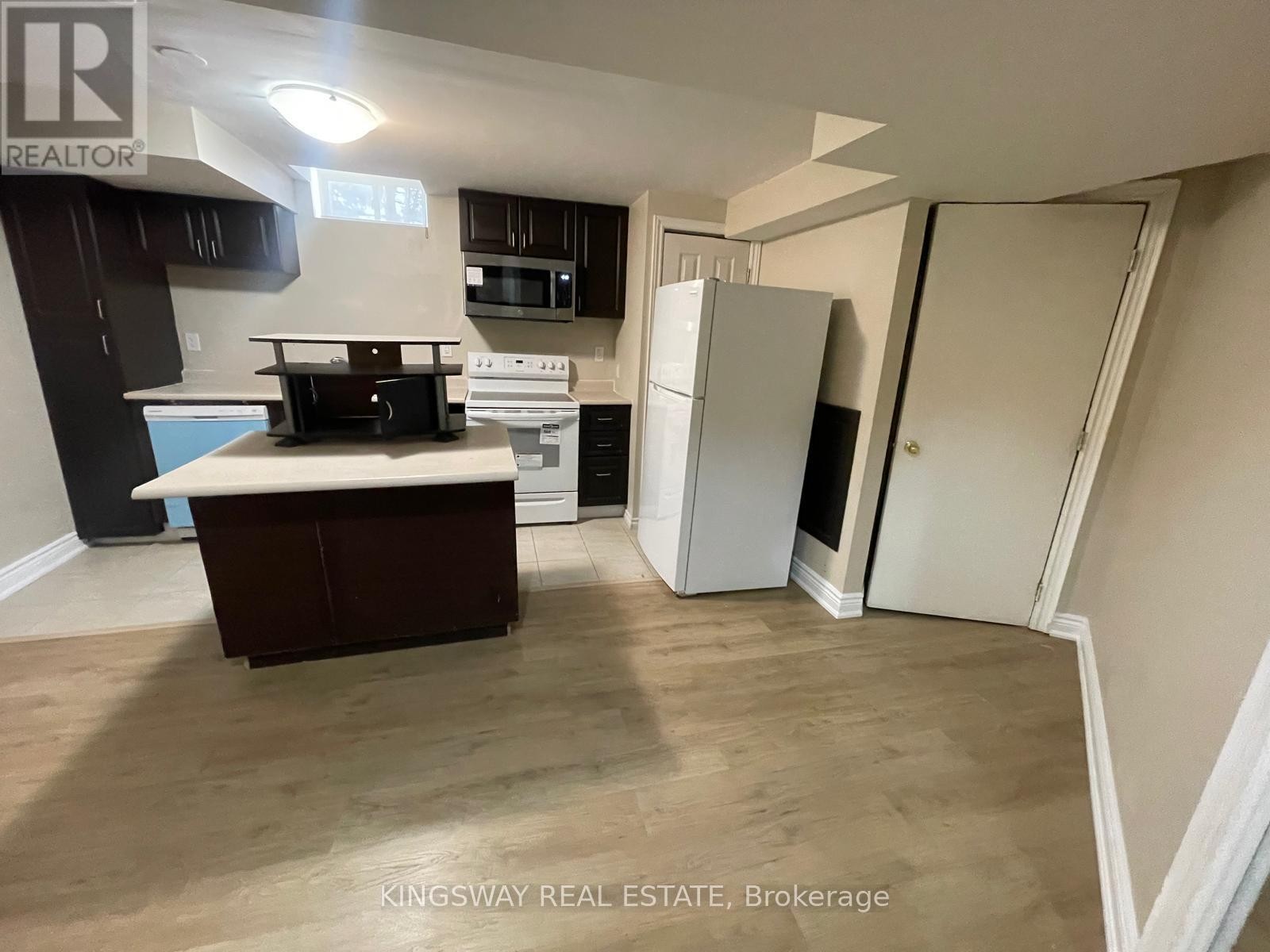 












BASEMENT - 3194 WORLD SERIES COURT

,
Mississauga (Meadowvale),




Ontario
L5N7N8

