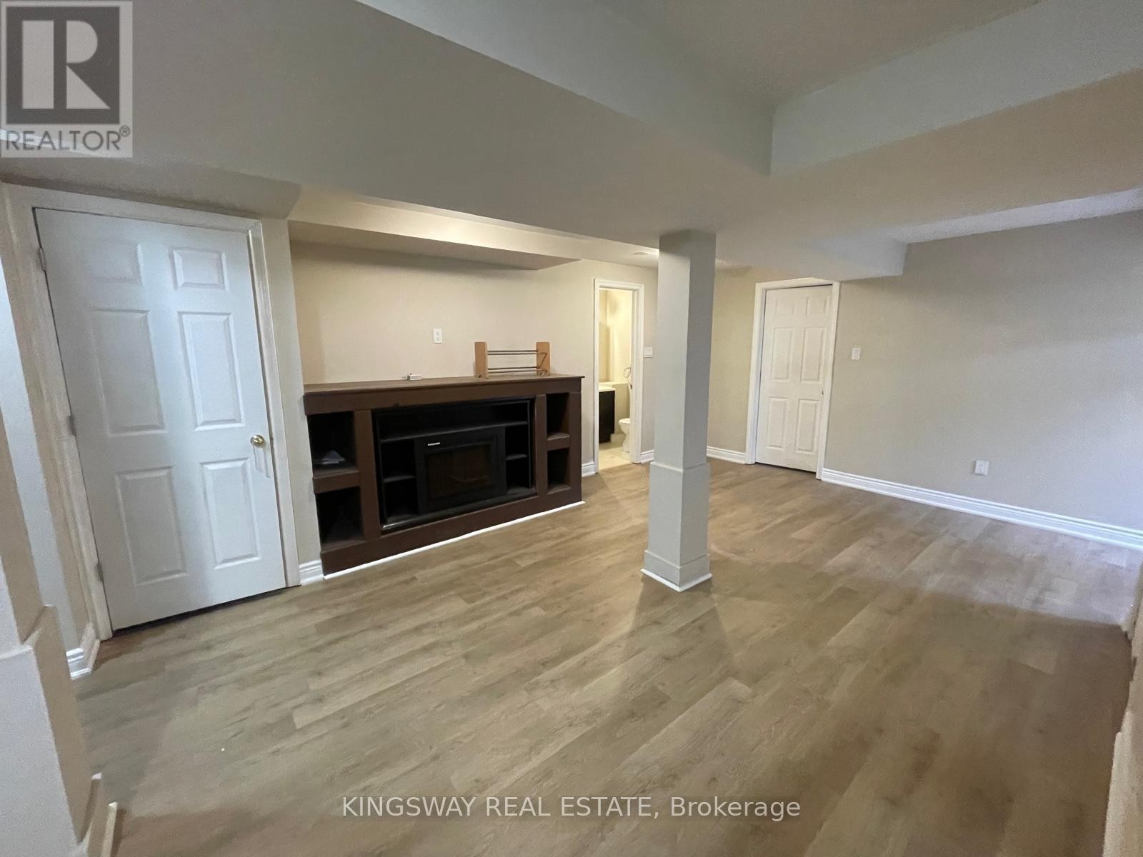 












BASEMENT - 3194 WORLD SERIES COURT

,
Mississauga (Meadowvale),




Ontario
L5N7N8

