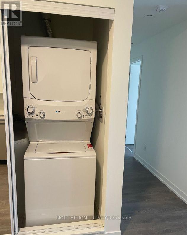 












503 - 135 CANON JACKSON DRIVE

,
Toronto (Brookhaven-Amesbury),




Ontario
M6M0C3

