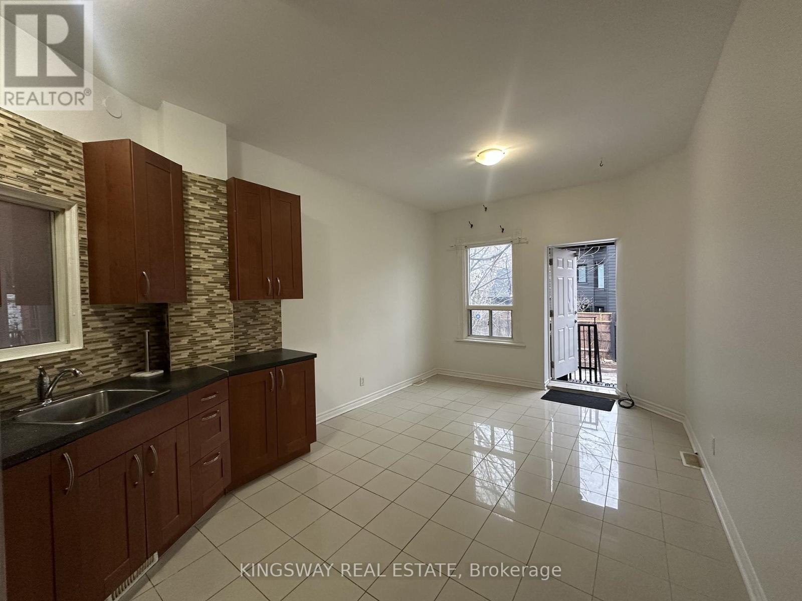 












2B - 1504 QUEEN STREET W

,
Toronto (Roncesvalles),




Ontario
M6R1A4

