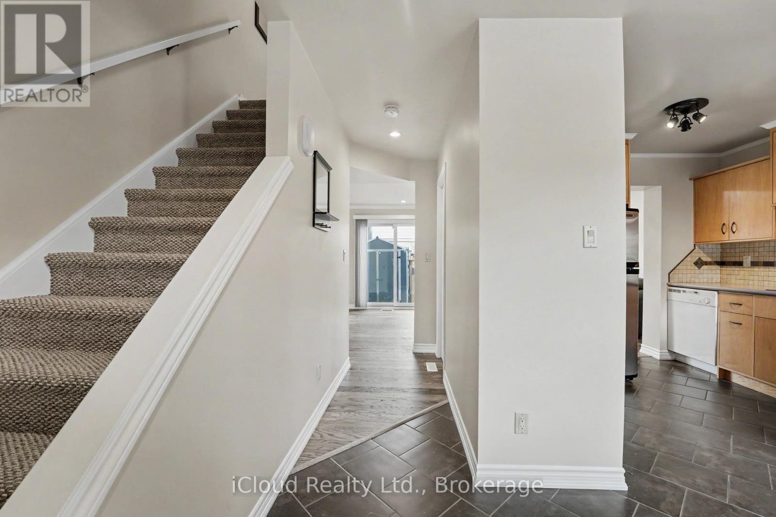 












62 - 81 HANSEN ROAD

,
Brampton (Madoc),




Ontario
L6V3C7


