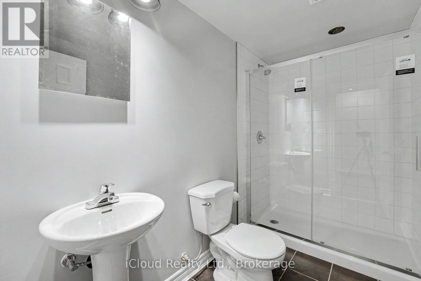 












62 - 81 HANSEN ROAD

,
Brampton (Madoc),




Ontario
L6V3C7


