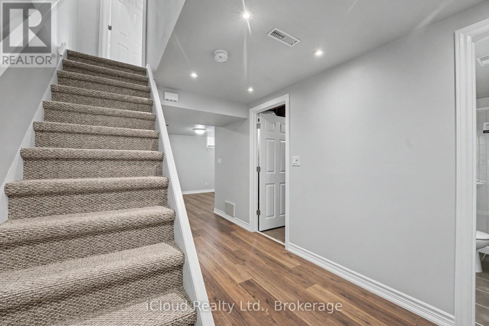 












62 - 81 HANSEN ROAD

,
Brampton (Madoc),




Ontario
L6V3C7

