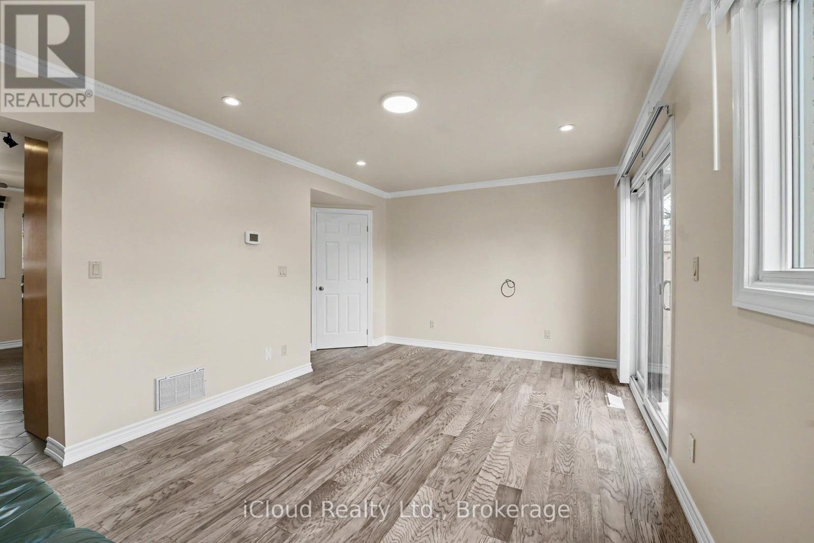 












62 - 81 HANSEN ROAD

,
Brampton (Madoc),




Ontario
L6V3C7

