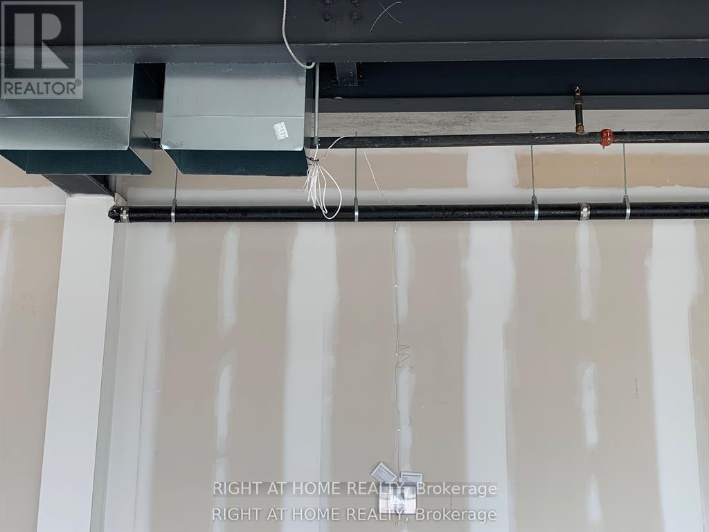 












101 - 3475 REBECCA STREET

,
Oakville (QE Queen Elizabeth),




Ontario
L6L0H3

