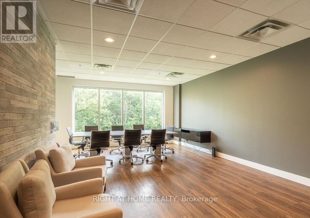 












101 - 3475 REBECCA STREET

,
Oakville (QE Queen Elizabeth),




Ontario
L6L0H3

