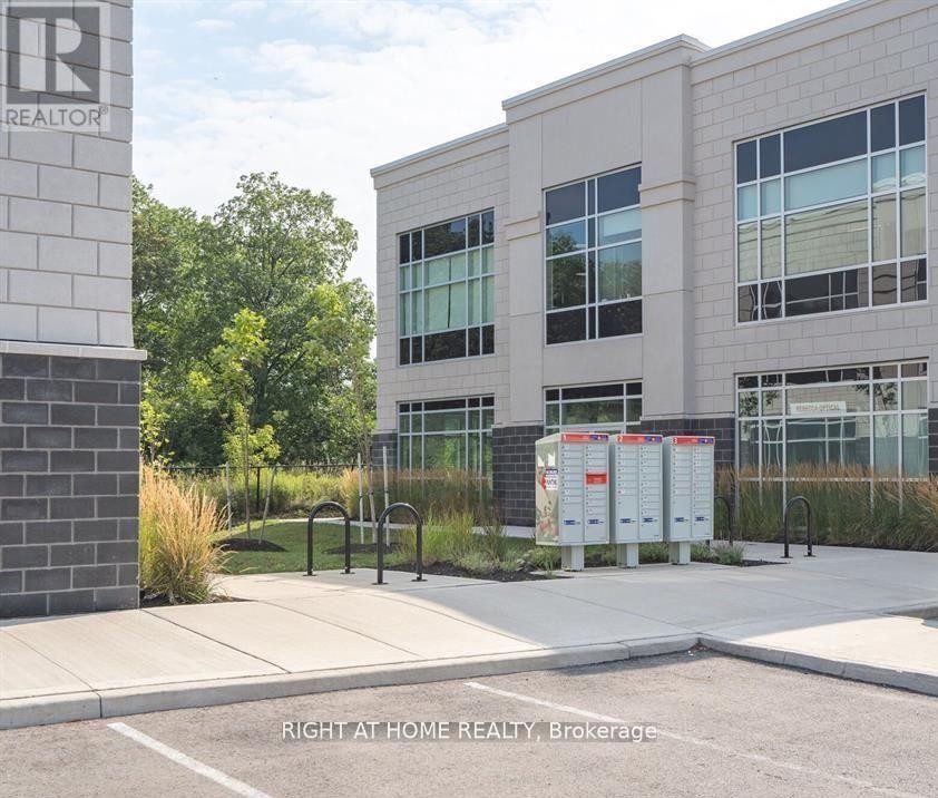 












101 - 3475 REBECCA STREET

,
Oakville (QE Queen Elizabeth),




Ontario
L6L0H3

