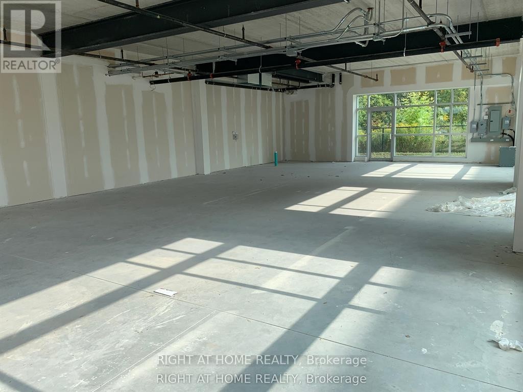 












101 - 3475 REBECCA STREET

,
Oakville (QE Queen Elizabeth),




Ontario
L6L0H3

