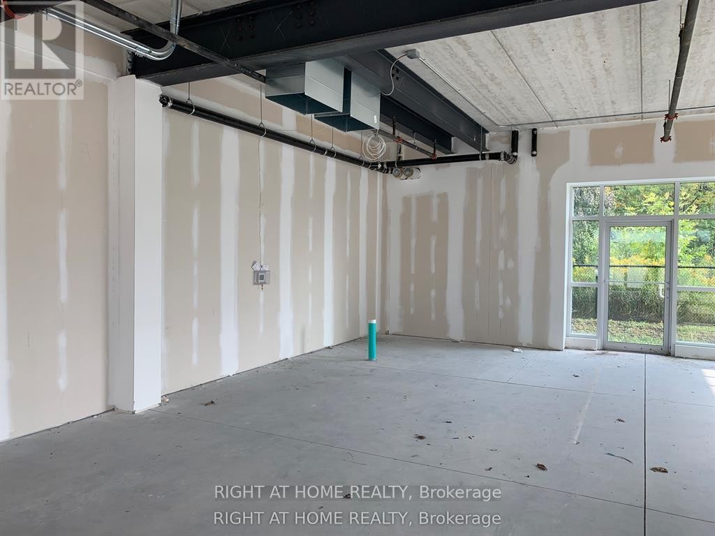 












101 - 3475 REBECCA STREET

,
Oakville (QE Queen Elizabeth),




Ontario
L6L0H3

