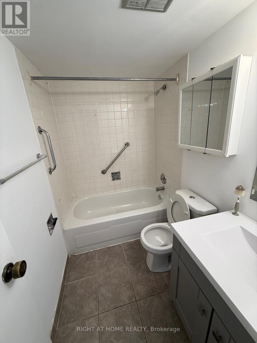 












707 - 18 KNIGHTSBRIDGE ROAD

,
Brampton (Queen Street Corridor),




Ontario
L6T3X5

