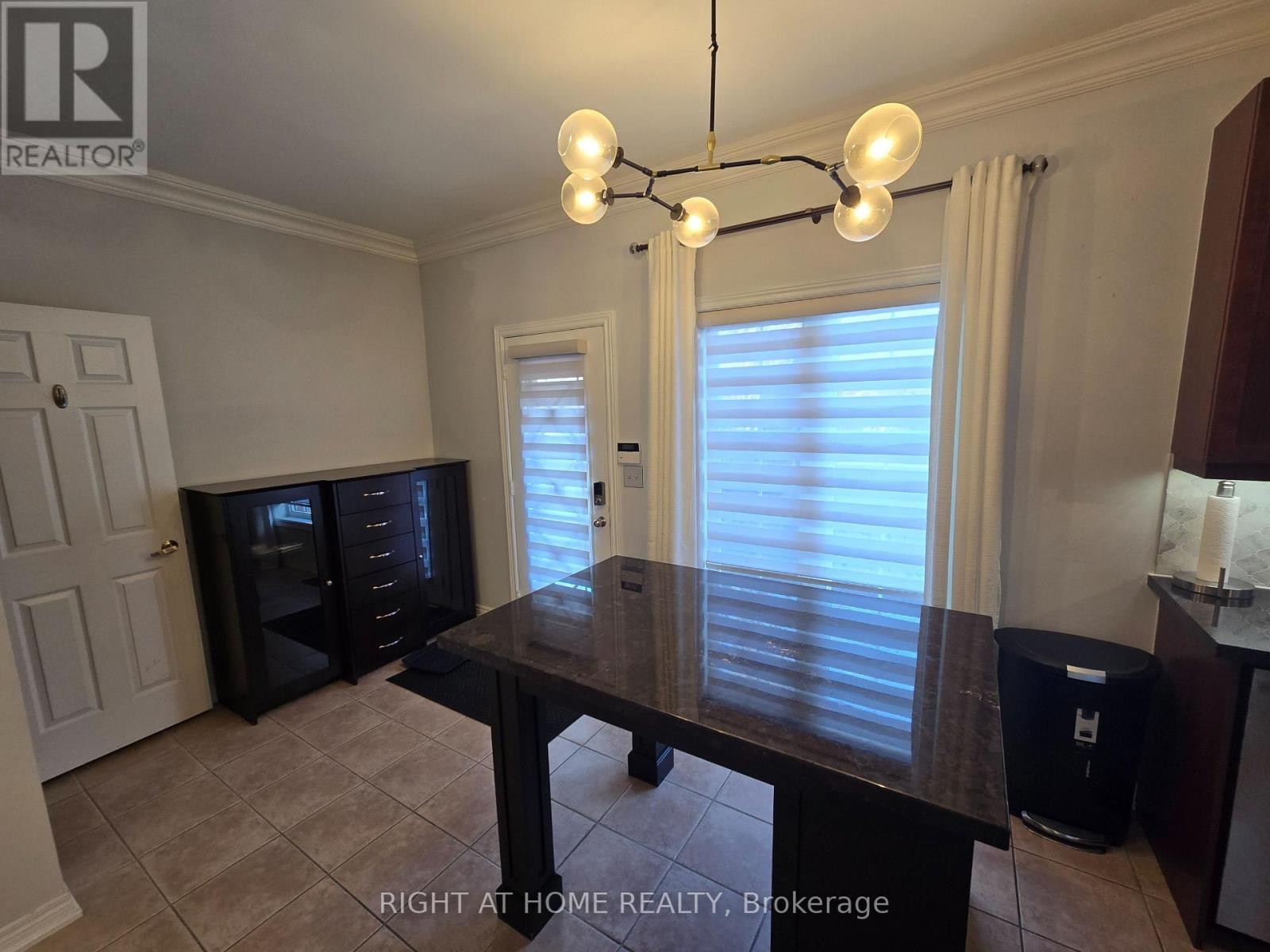 












3461 EGLINTON AVENUE

,
Mississauga (Churchill Meadows),




Ontario
L5M7T7

