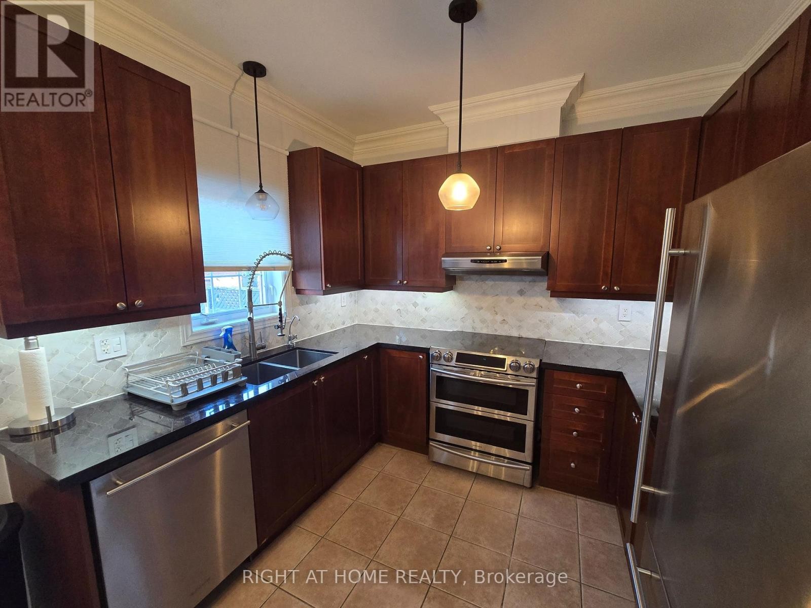 












3461 EGLINTON AVENUE

,
Mississauga (Churchill Meadows),




Ontario
L5M7T7

