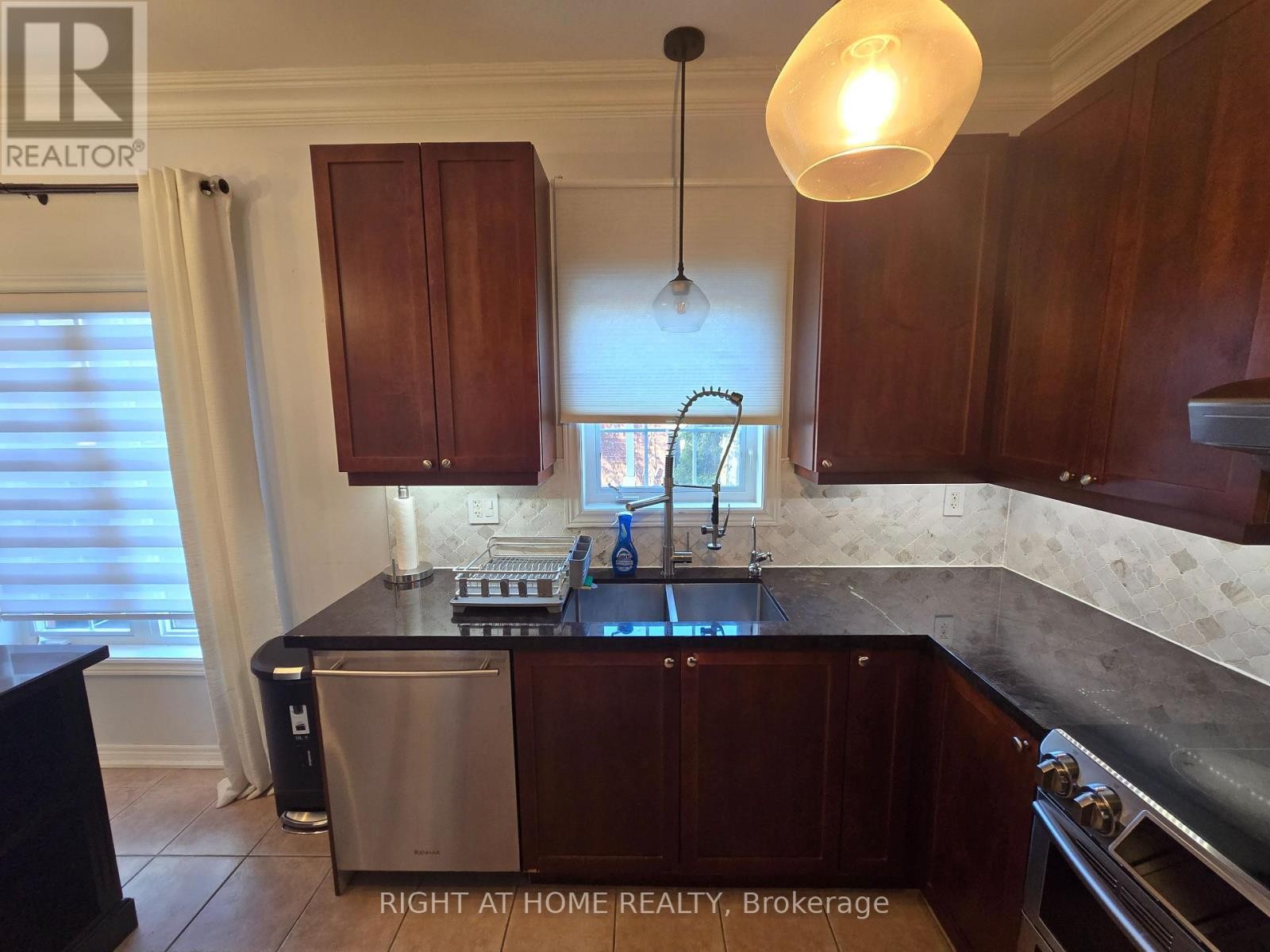 












3461 EGLINTON AVENUE

,
Mississauga (Churchill Meadows),




Ontario
L5M7T7

